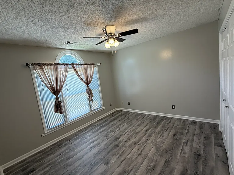 1343 Maplebrook Dr — Photo 4
