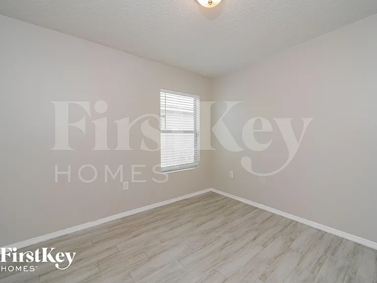 1560 Nature Trl — Photo 14