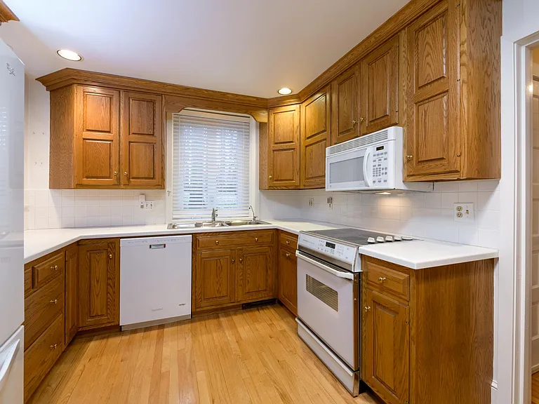 201 Pine Tree Rd — Photo 8