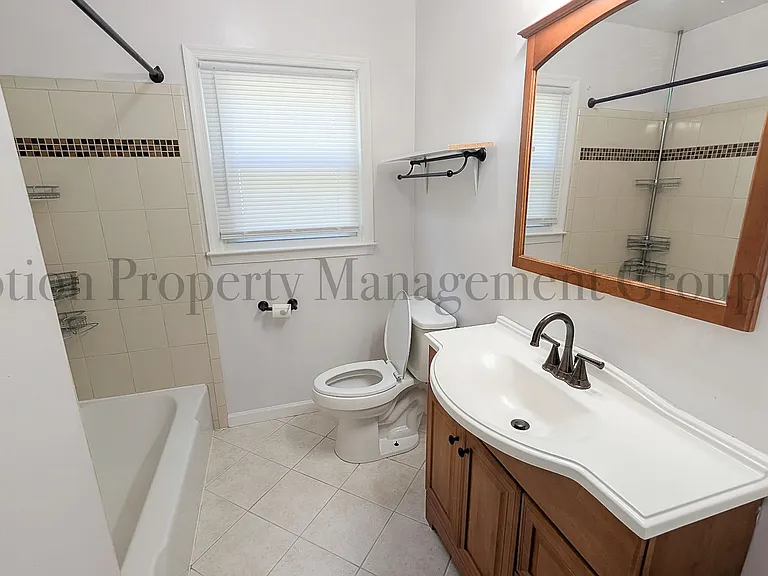 2400 Lawrence Dr — Photo 7