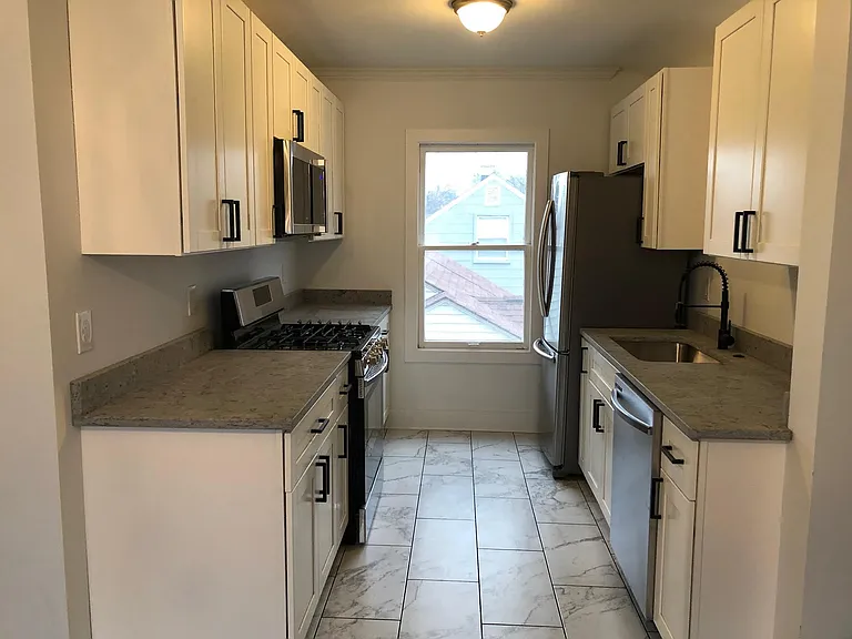 334 E Drayton St #UPPER — Photo 2