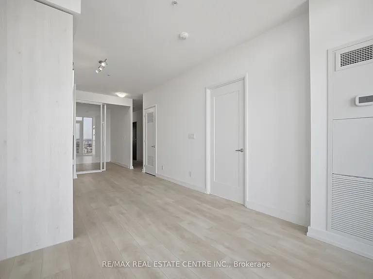 75 James St S #3015 — Photo 29