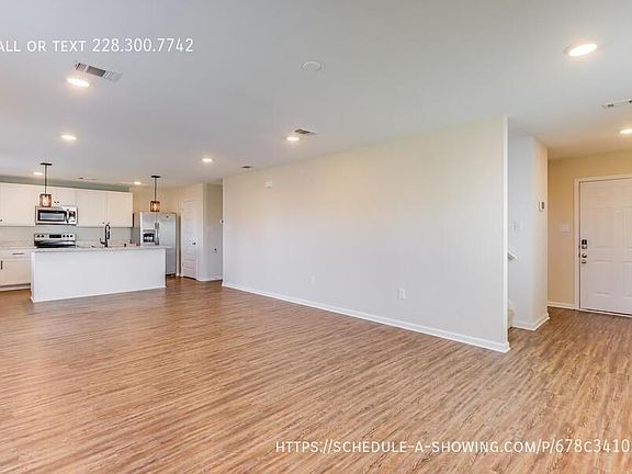 4th image of 308 Twin Lakes Blvd