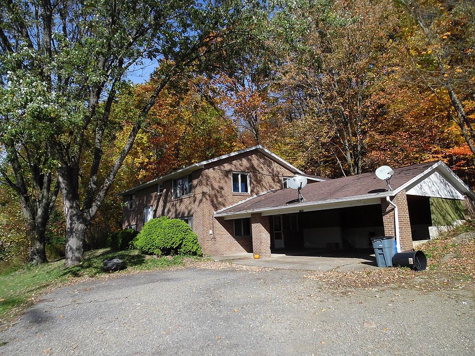 this is the house you would be renting the upstairs of this house those dishes are no longer on the house......