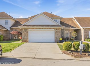 278 Royal Oaks Dr, Maryville, TN 37801