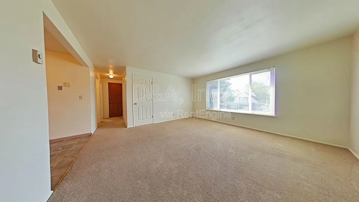 Building Photo - 803 SW 8th St #9