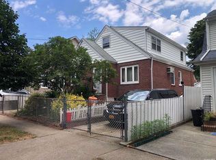 8645 261st St, Floral Park, NY 11001