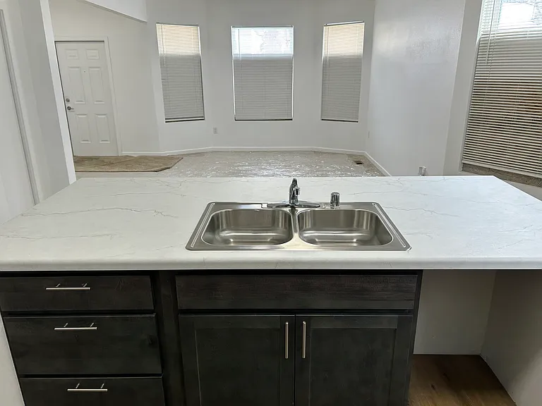 3431 N Vel R Phillips Ave — Photo 4
