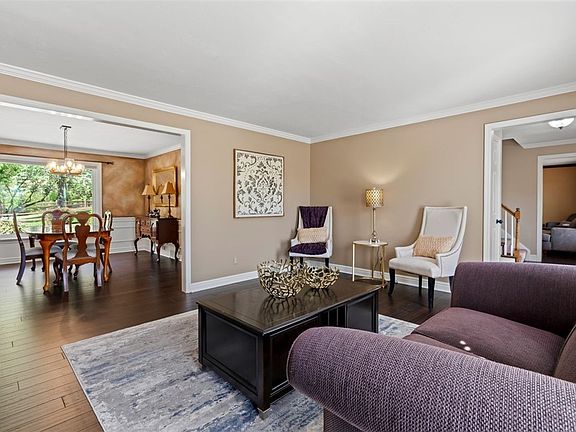 4th image of 111 Hickory Heights Dr