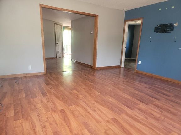 3rd image of 512 Coal St