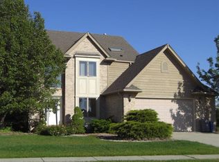 125 Glastonbury St, Munster, IN 46321