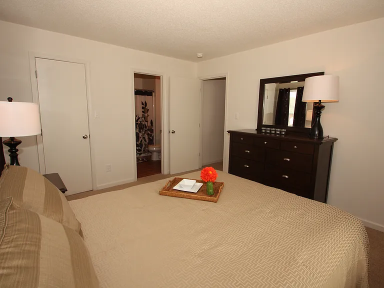 Crestview Apartments — Photo 31