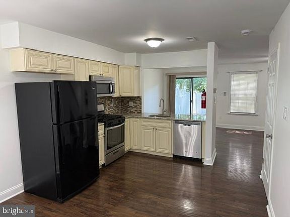 4th image of 1042 Baywood Dr