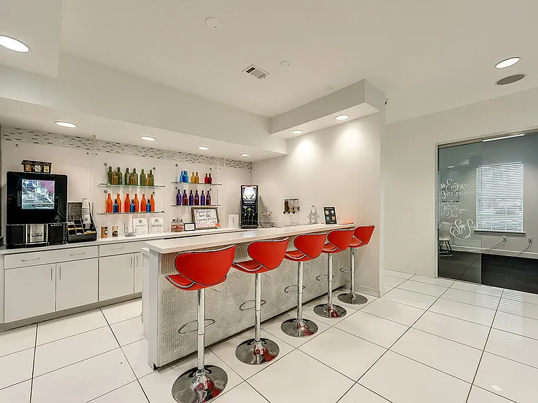 The Encore at Sam Houston - Student Living Priced Per Room — Photo 8