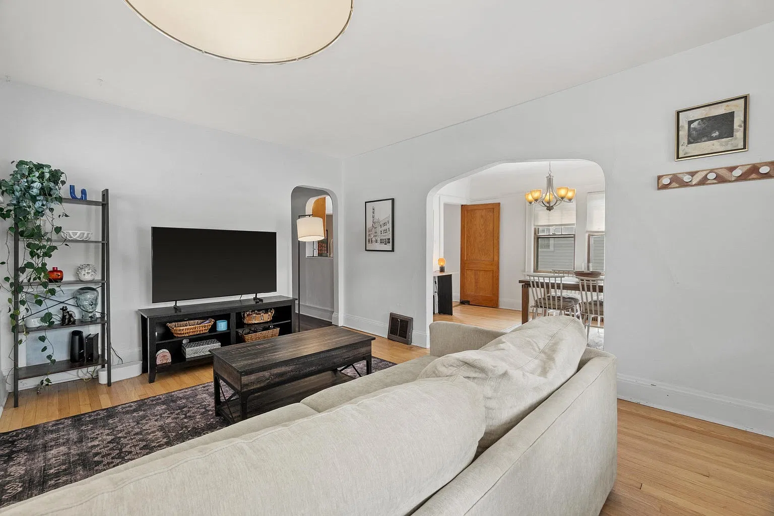2 bed, 1056 sqft, $2,400 — Photo 2