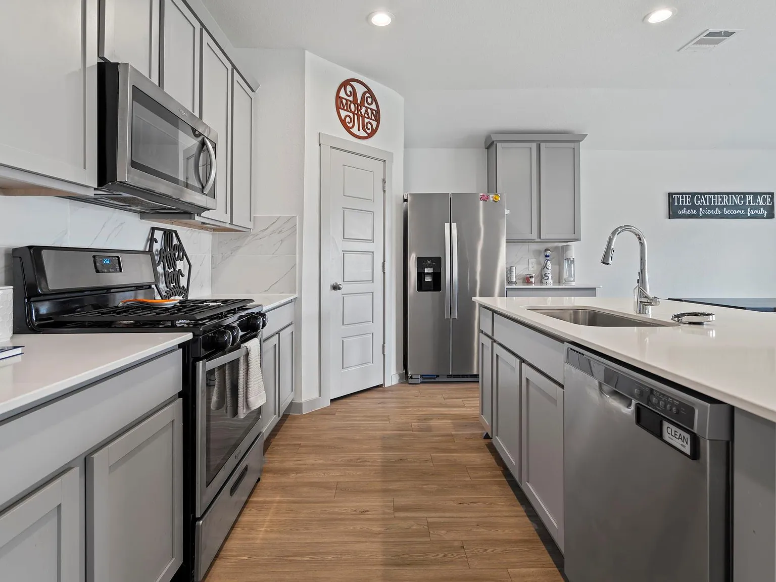 4 bed, 2.0 bath, 1875 sqft, $2,250 — Photo 4