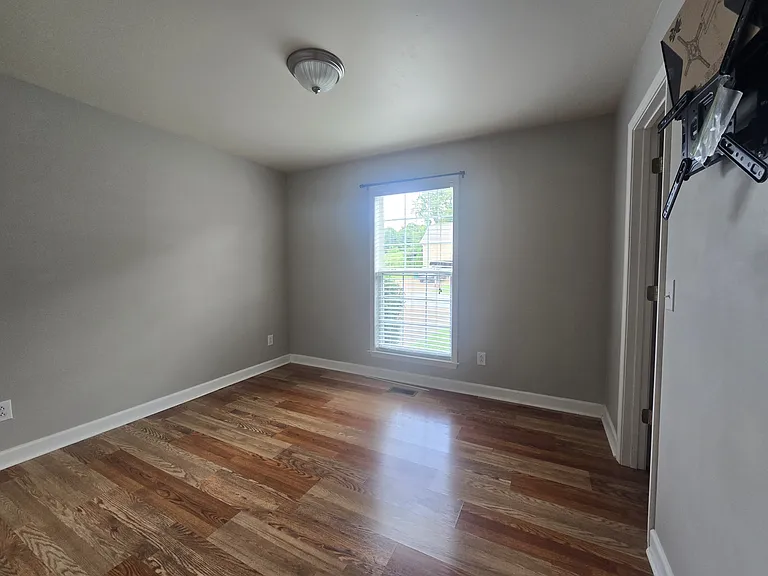 2229 Dewey Dr — Photo 8