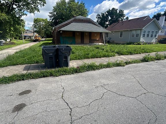 3rd image of 1028 W 10th St
