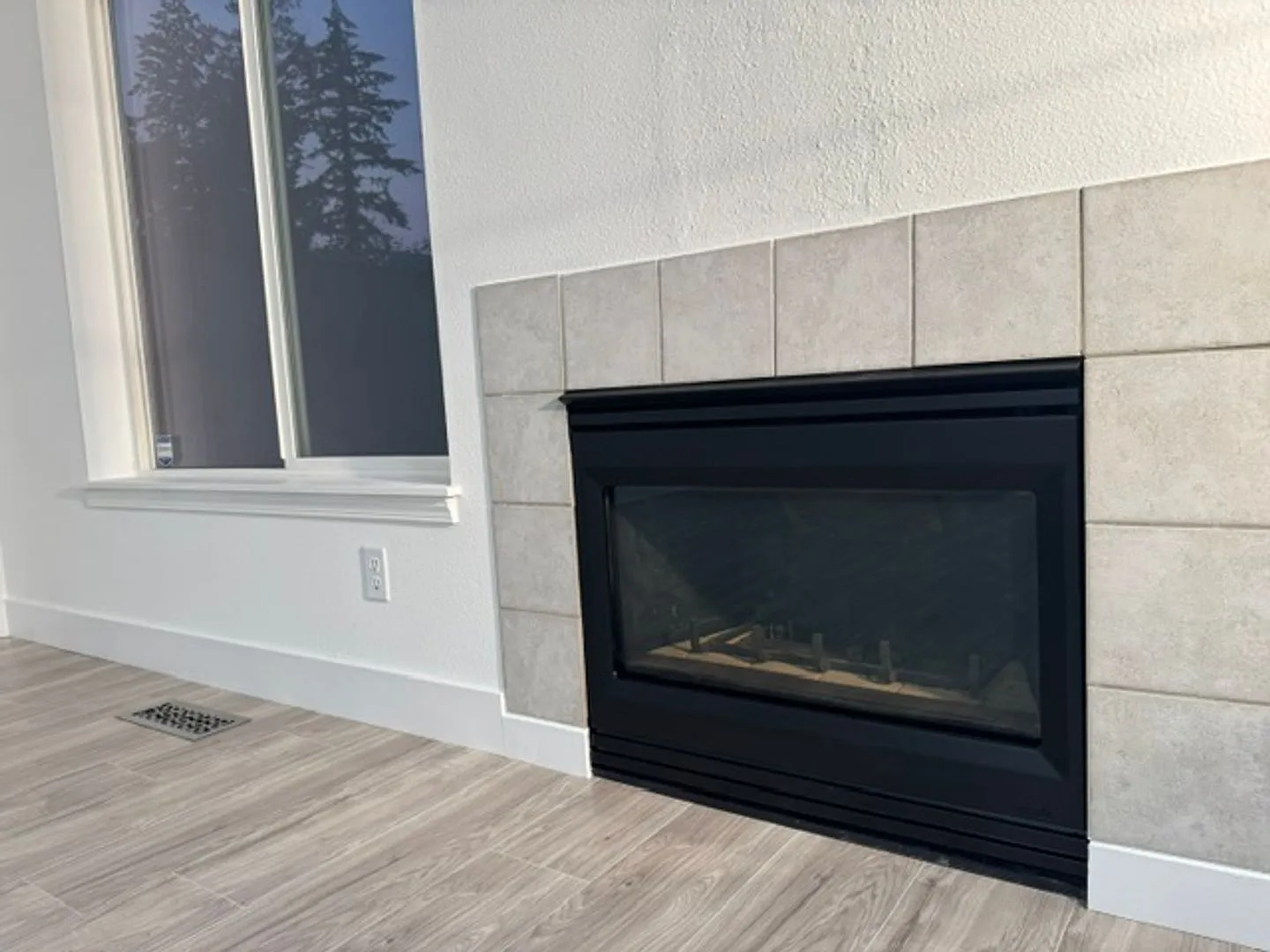 Spacious 3-Bedroom Beaverton Home with Attached Garage & Fireplace! — Photo 4
