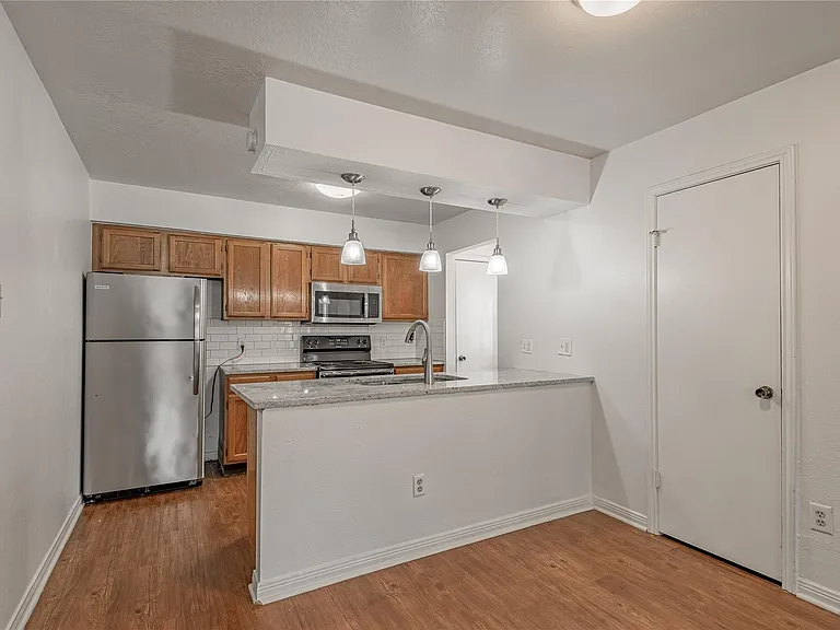 2402 Sycamore Ave #E1 — Photo 9