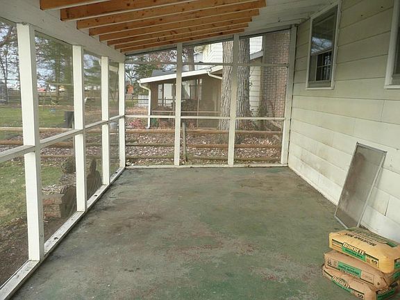 4th image of 277 Cottswold Dr