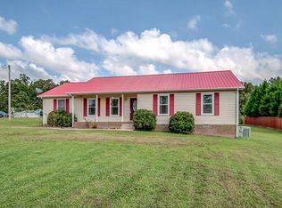 1067 Lewis Rd, Burns, TN 37029
