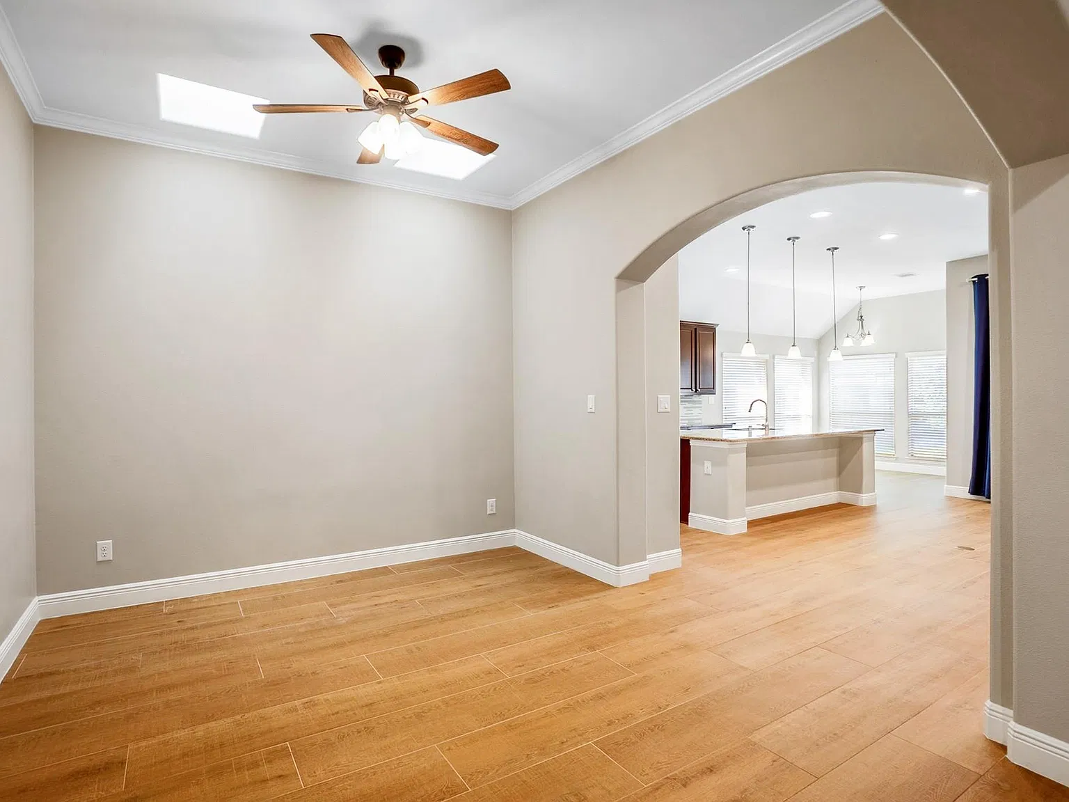 4 bed, 2.5 bath, 2605 sqft, $2,900 — Photo 4