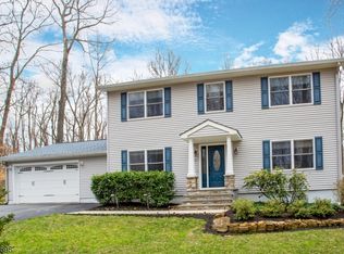 33 Lakeview Rd, Lambertville, NJ 08530