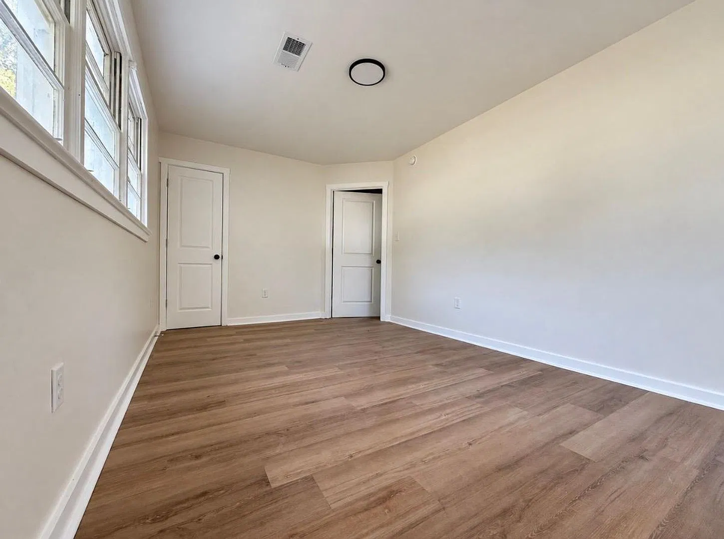 For Rent | 2 Bedrooms 1 Bath — Photo 4