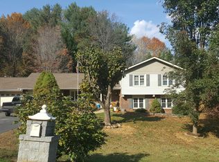 142 Twin Lakes Dr, Candler, NC 28715