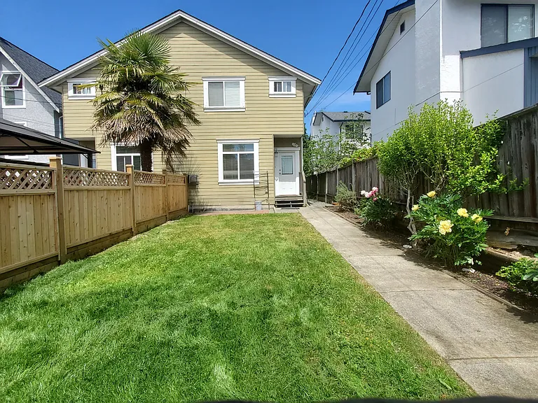 247 E 19th St — Photo 16