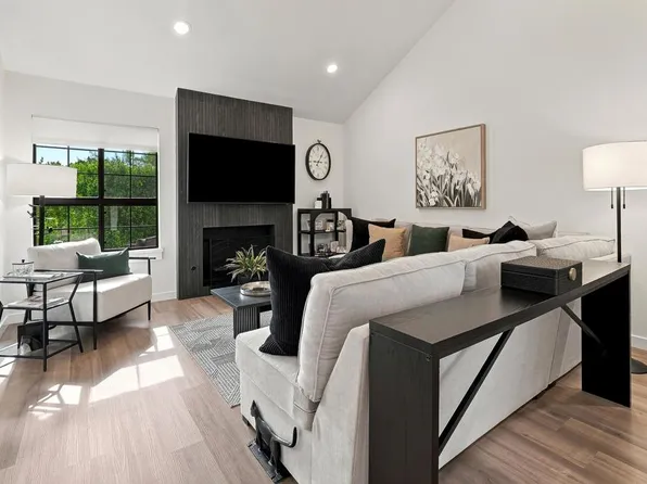 126 Avellino Cir, Palm Desert, CA 92211