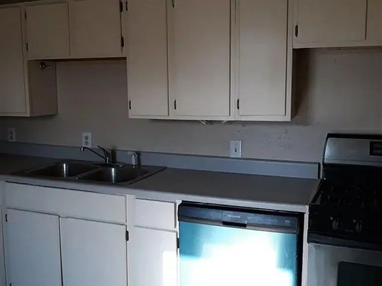 1814 SW F Ave — Photo 2