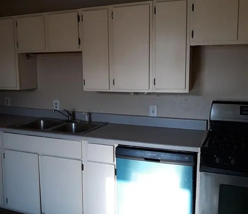 2nd image of 1814 SW F Ave