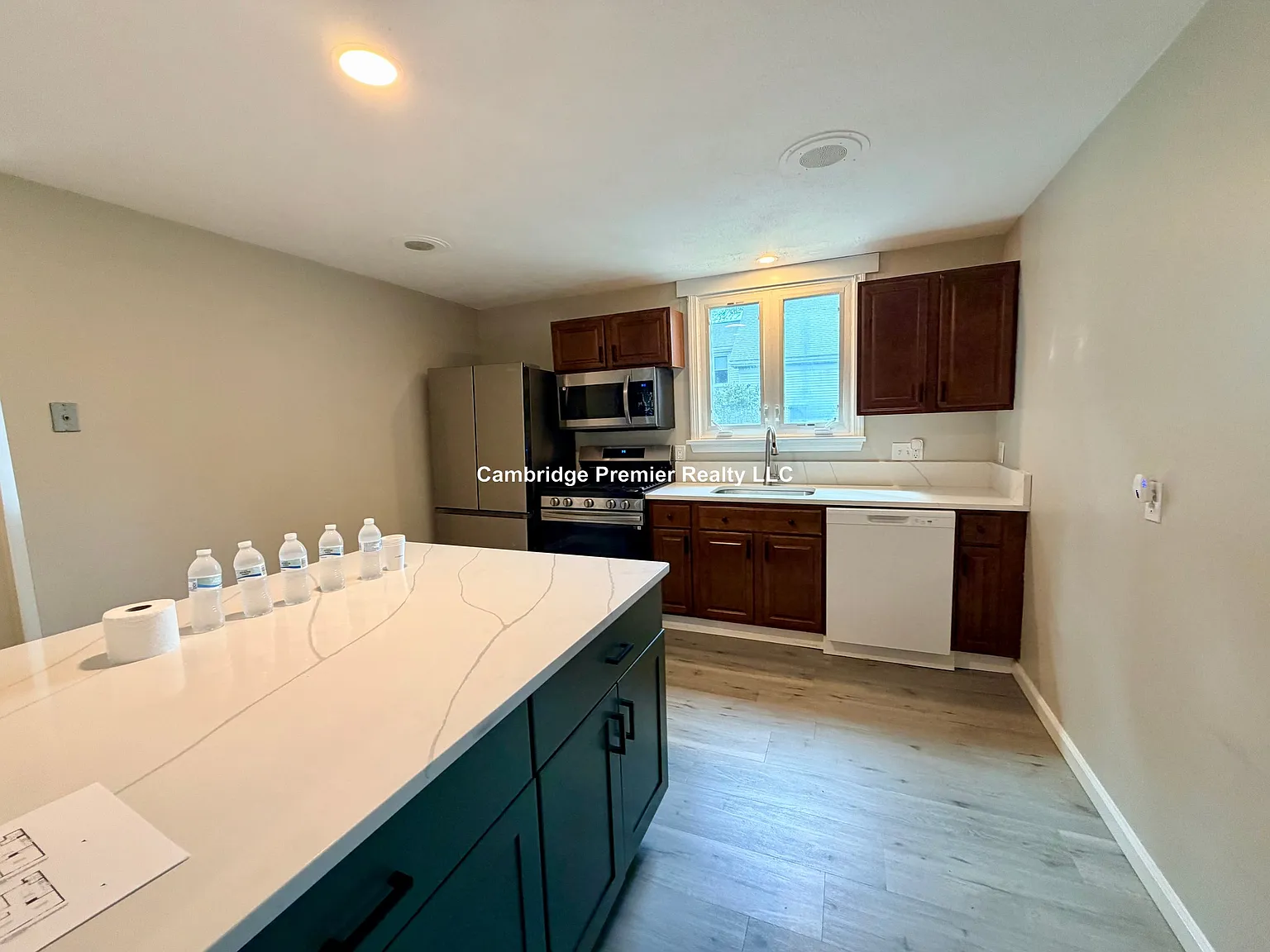 2 bed, 750 sqft, $2,450 — Photo 2