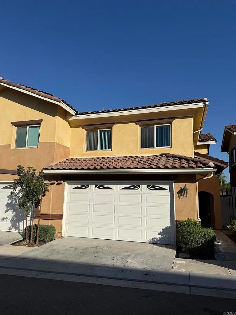 3 bed, 2.5 bath, 1392 sqft, $3,800 — Photo 1