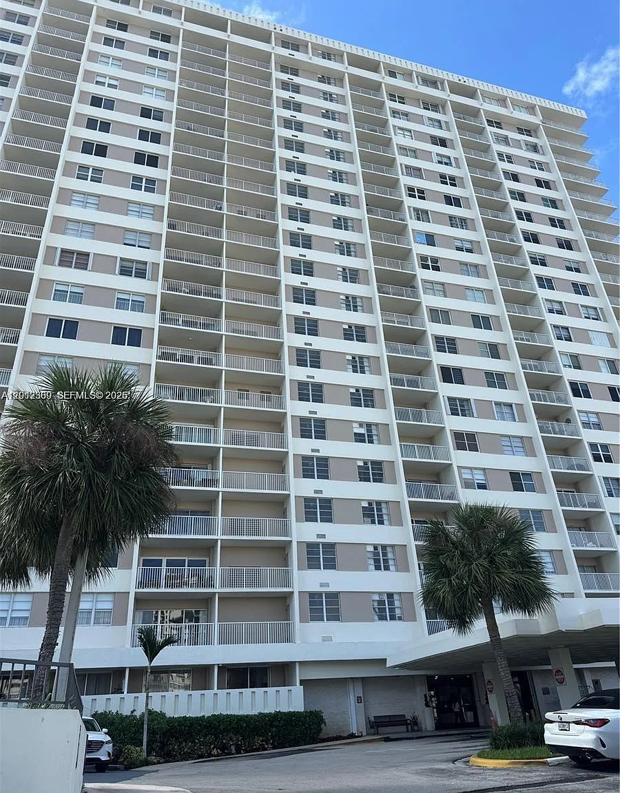 Arlen House Condo — Photo 1