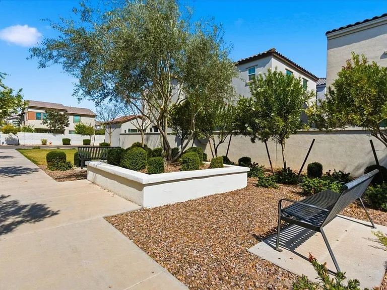 265 E Balsam Dr — Photo 47
