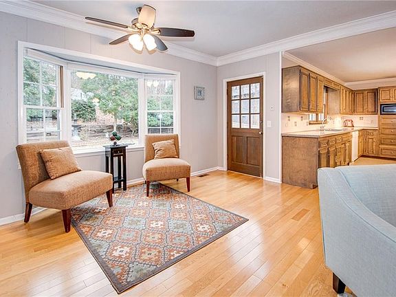 3rd image of 3819 Hardy Rd