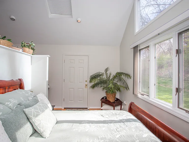 115 Ayers Point Rd — Photo 10