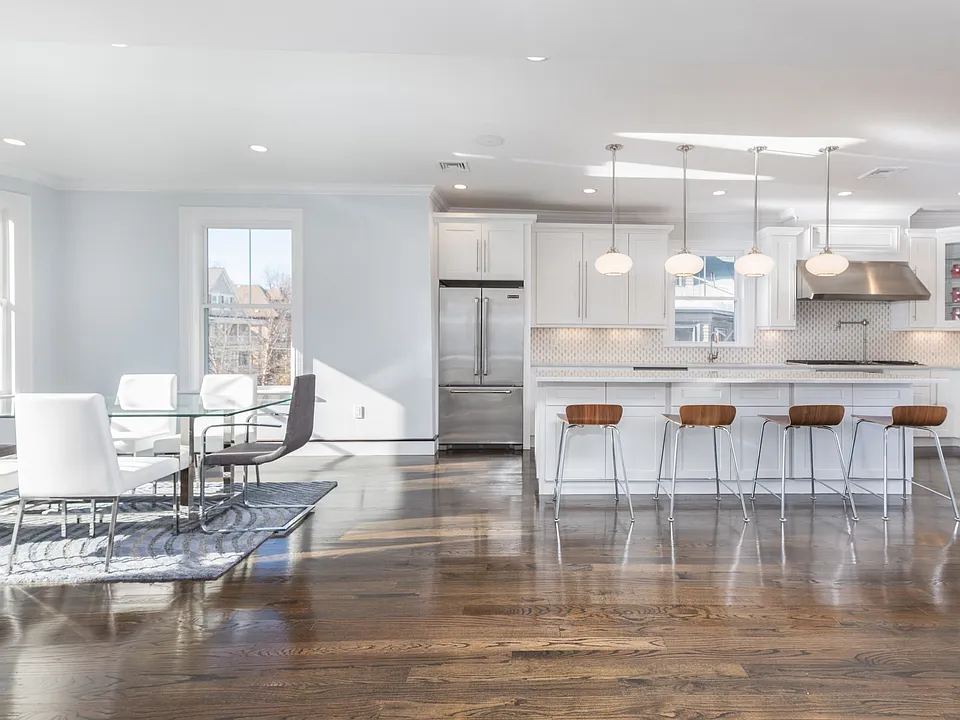 27 Howland St #Penthouse 1