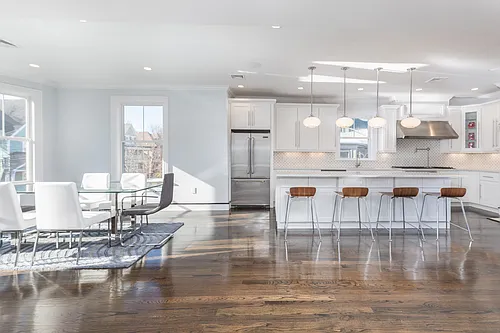 27 Howland St #Penthouse 1 Photo 1 27 Howland St #Penthouse 1 Photo 1