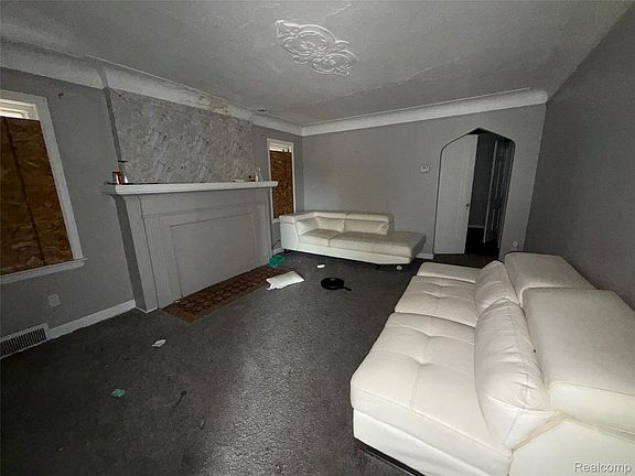 2nd image of 10437 McKinney St