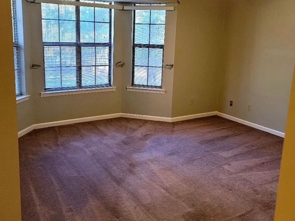 2nd image of 154 Parkwood Cir