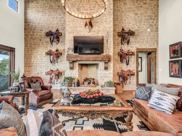 501 Grimes Rd, Mineral Wells, TX 76067