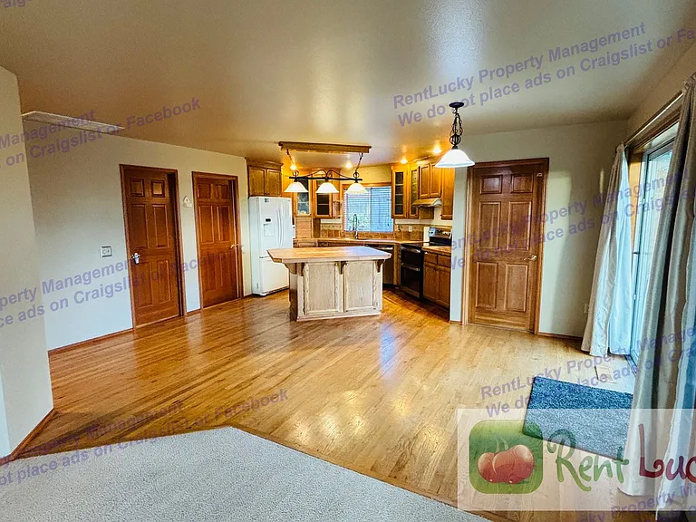 5216 Ridge Dr NE — Photo 4
