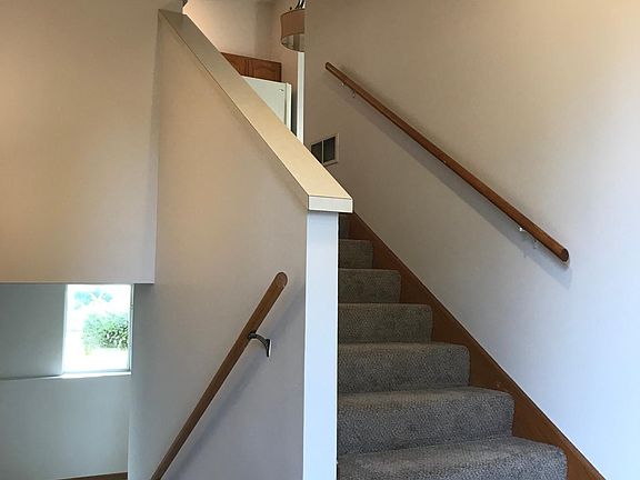 Front stairwell - Up to Kitchen & Living Room - Down to Family Room