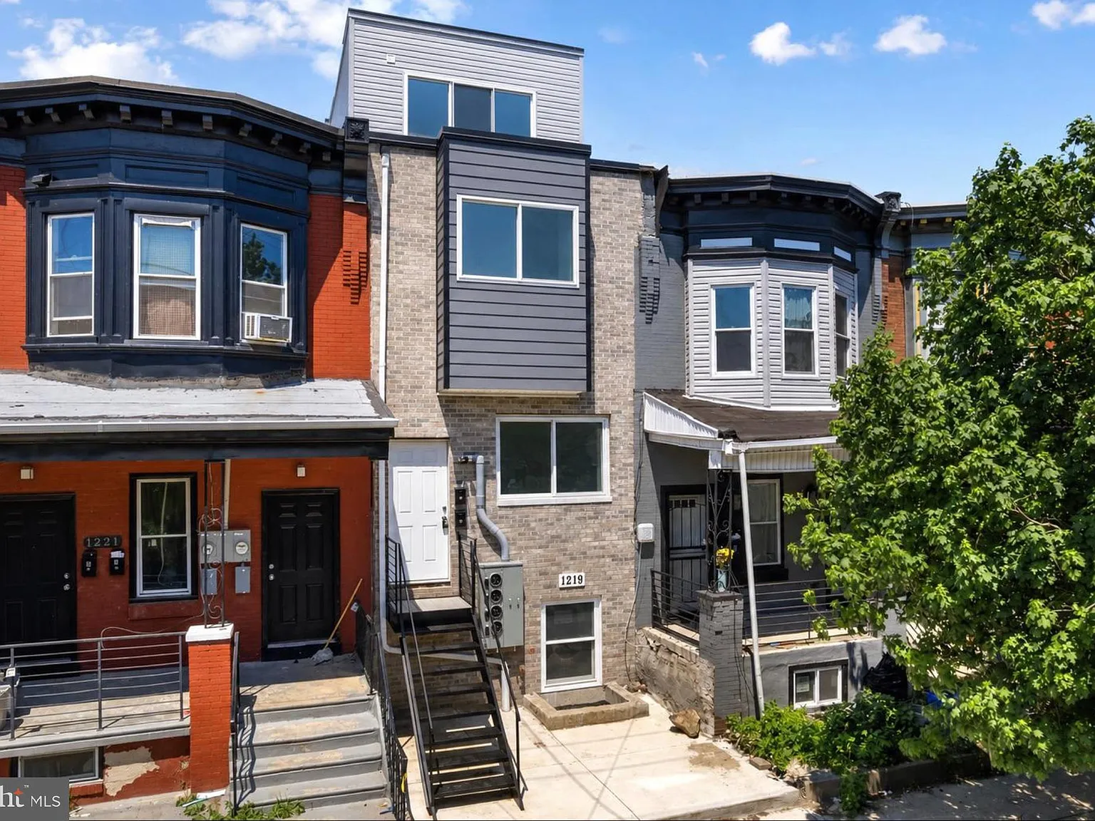 2 bed, 700 sqft, $1,200 — Photo 1