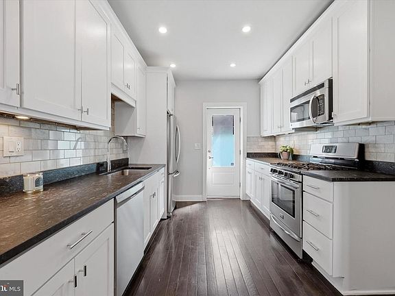 5th image of 308 Roseberry St