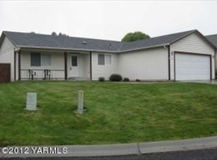 705 N 4th St, Selah, WA 98942